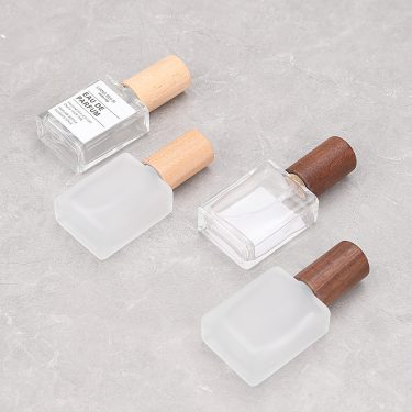 10ml 15ml Clear Frosted Custom Color Flat Square Glass Essential Oil Roller Bottles Portable Spray Perfume Glass Bottles