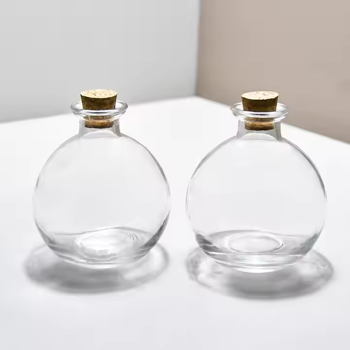 Hot Selling 250ml Round Glass Bottles Clear Potion Bottles Decorative Glass JuiceBottles with Cork Stoppers