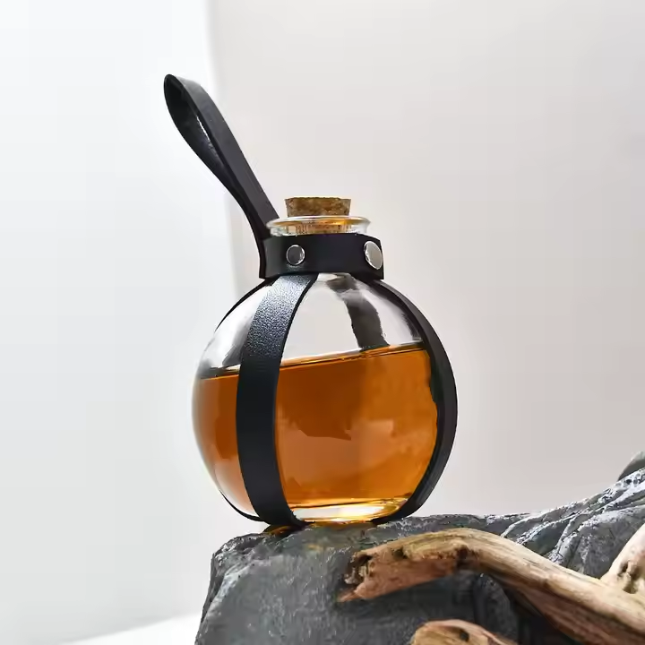 Hot Selling 250ml Round Glass Bottles Clear Potion Bottles Decorative Glass JuiceBottles with Cork Stoppers