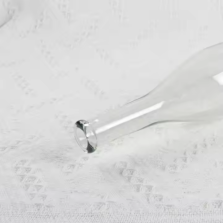 Wholesale 750ml clear Glass White Wine Bottle champagne Bottles with Cork