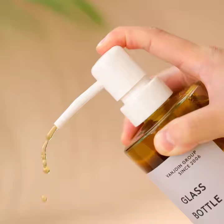 Home Hotel Cleaning Use Refillable 300ml 500ml Flat Shoulder Design Cylinder Body Lotion Shampoo Glass Bottle With Lotion Pump