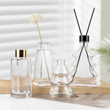 New Modern Design Round Flat Christmas Tree Flat square Hexagonal Fireless Dried Flower Glass Aromatherapy Diffuser Bottle