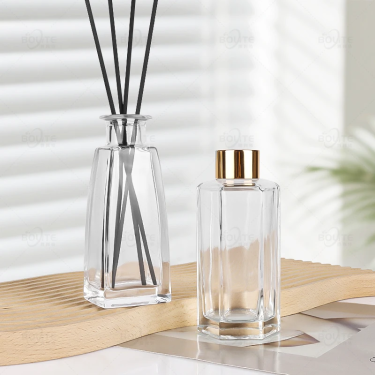 New Modern Design Round Flat Christmas Tree Flat square Hexagonal Fireless Dried Flower Glass Aromatherapy Diffuser Bottle