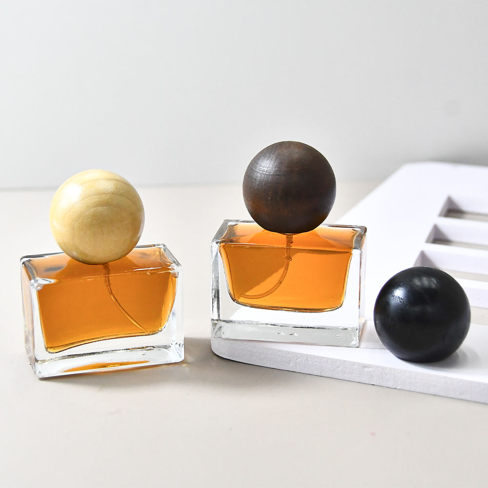 High-Grade 30ml Clear Glass Perfume Spray Bottle Portable Square Bayonet Cosmetic Empty Container Packaging with Wooden Cap