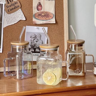 550ml 620ml Transparent Amber Square Small Mouth Borosilicate Glass Beverage Cup with Bamboo Lid and Glass Straw