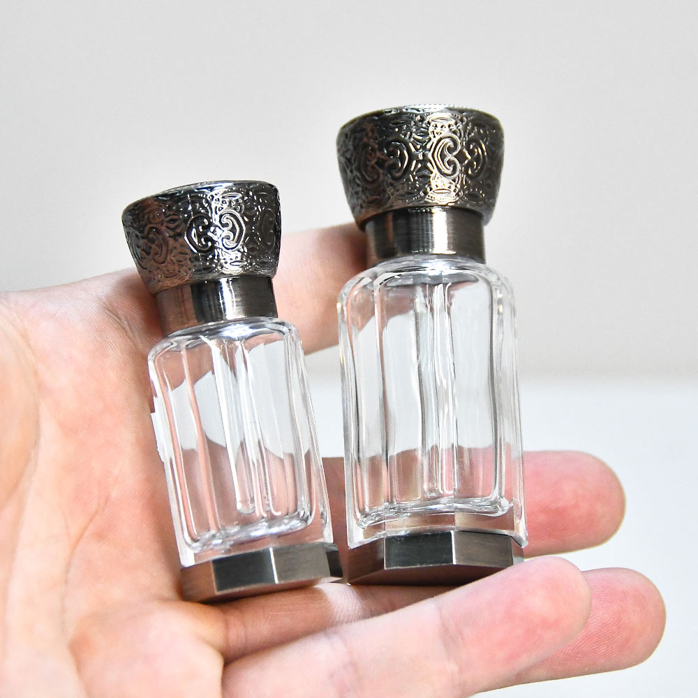 3ml 6ml 12ml Luxurious Zinc Alloy Screw Cap Arab Arabian Octagonal Tola Polished Clear Glass Essential Oil Bottles: Blend of Culture & Function 3ml 6ml 12ml Luxurious Zinc Alloy Screw Cap Arab Arabian Octagonal Tola Polished Clear Glass Essential Oil Bottles: Blend of Culture & Function