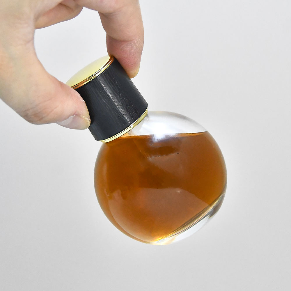 More Popular 30ml 50ml Sphere Transparent Empty Perfume Spray Bottle Glass with High Quality Black Plastic Lid