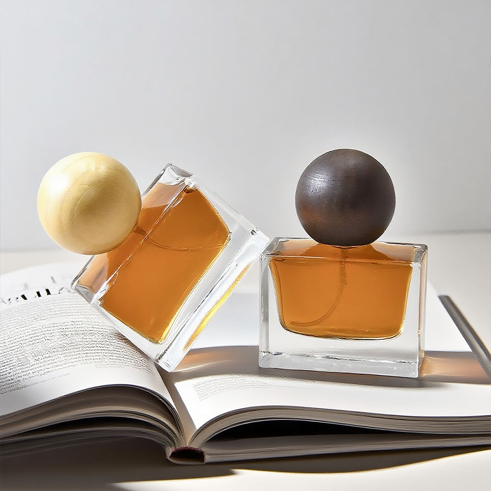 High-Grade 30ml Clear Glass Perfume Spray Bottle Portable Square Bayonet Cosmetic Empty Container Packaging with Wooden Cap