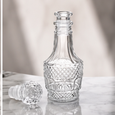 Luxury Embossed Glass Wine Bottle with Crystal Stopper Decorative Spirits Decanter for Whiskey Brandy Liquor Packaging