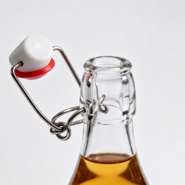 Premium Clear Glass Swing Top Wine Bottle Reusable Airtight Beverage Bottle for Wine Juice Kombucha Water Storage