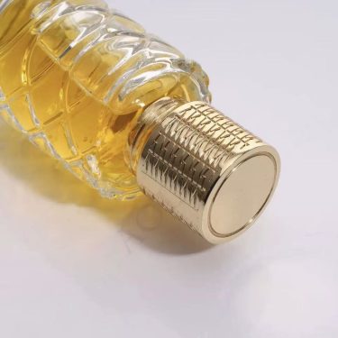 50Ml Middle Eastern Style Empty Perfume Glass Bottle High End Fashion With Embossed Texture Gold Cap