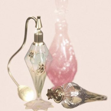 How Does Bottle Contour Impact Perfume Evaporation Speed?